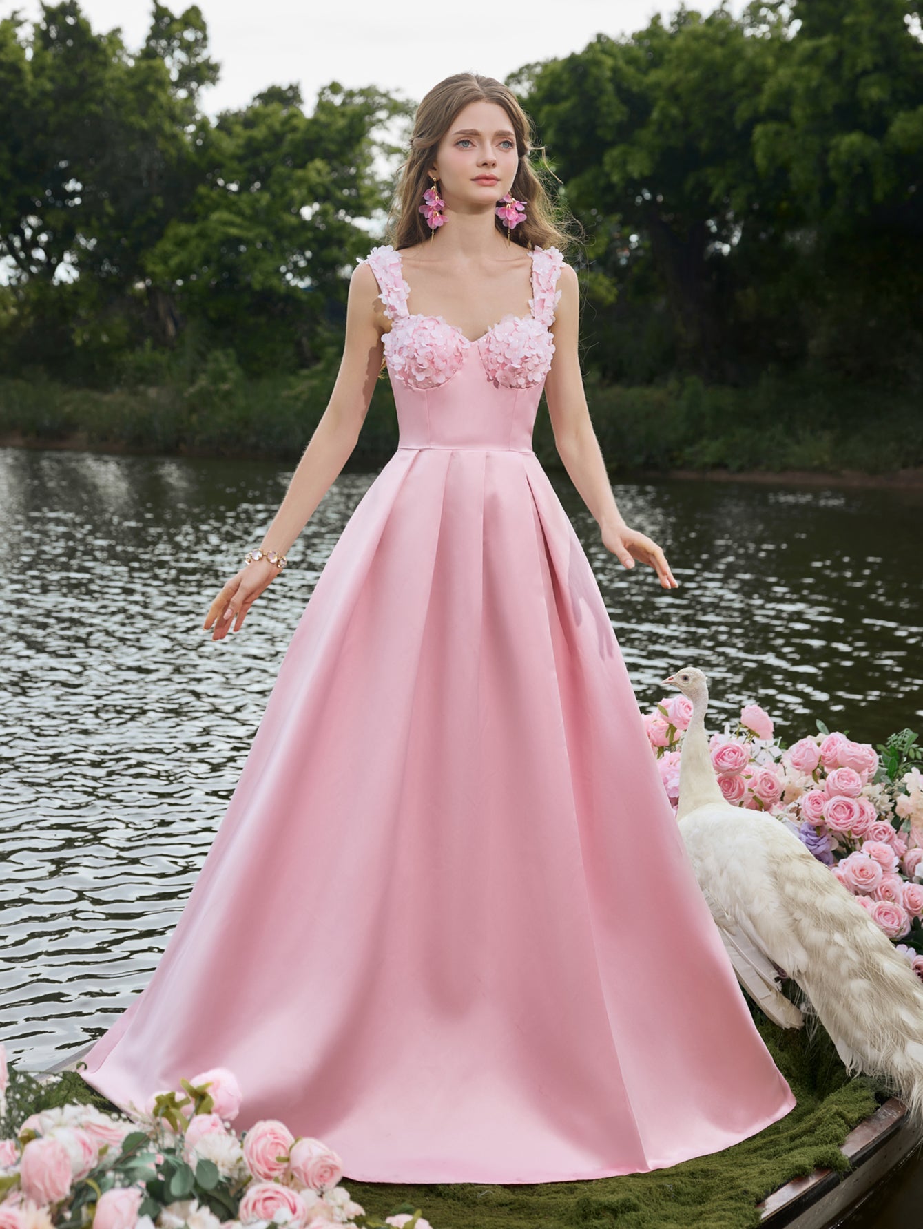 Elegant Applique Detail Sweetheart Neck Split Thigh Satin Prom Dress