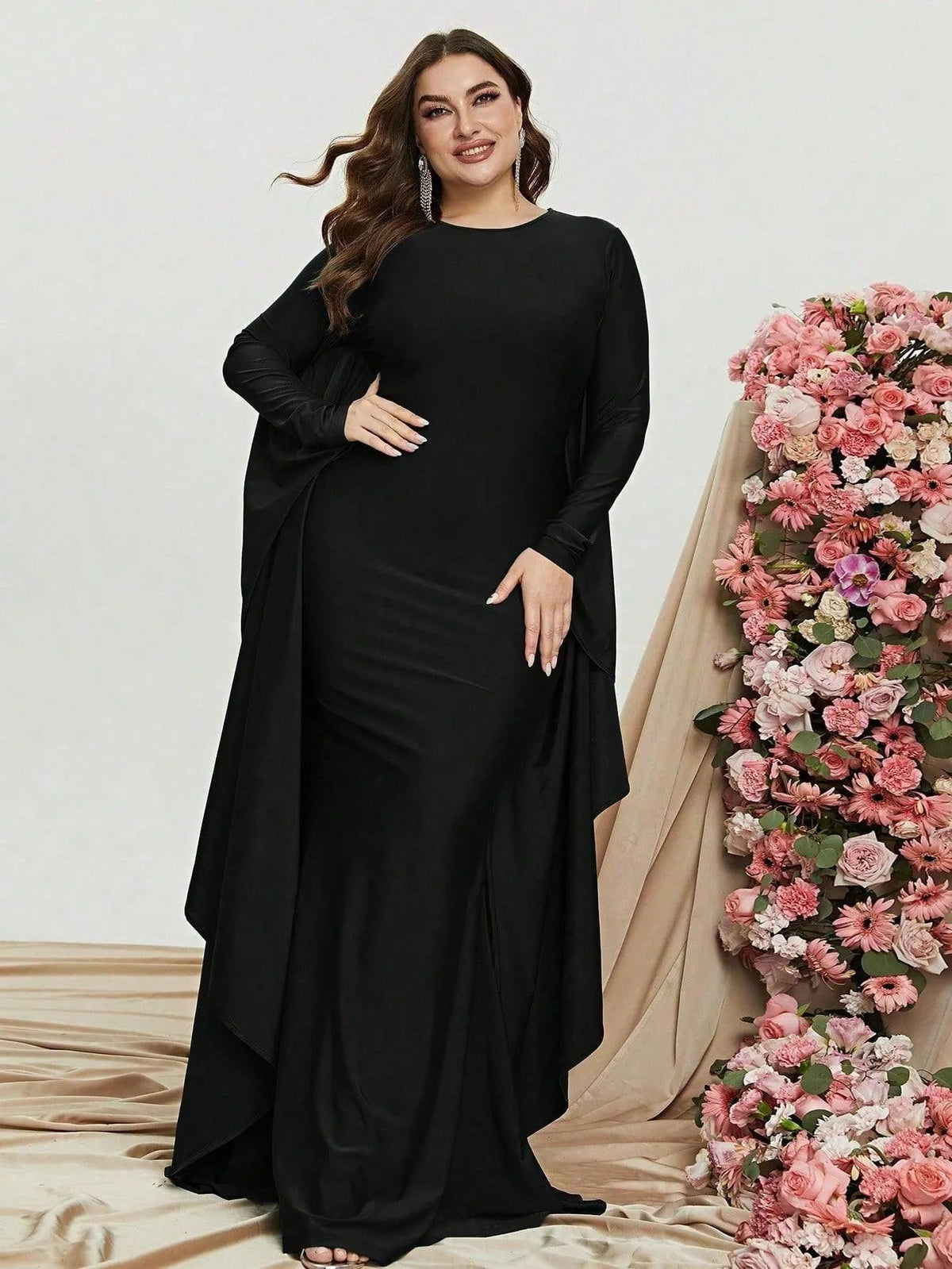 Plus-Size Round Neck Long-Sleeve Bodycon Evening Gown — authorized product image 3