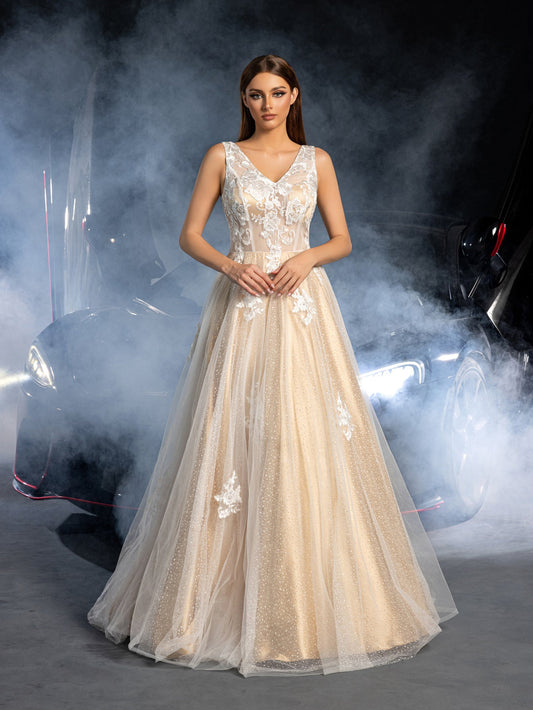 Gorgeous Applique Detail Plunging Neck Lace Overlay Tulle Wedding Dress