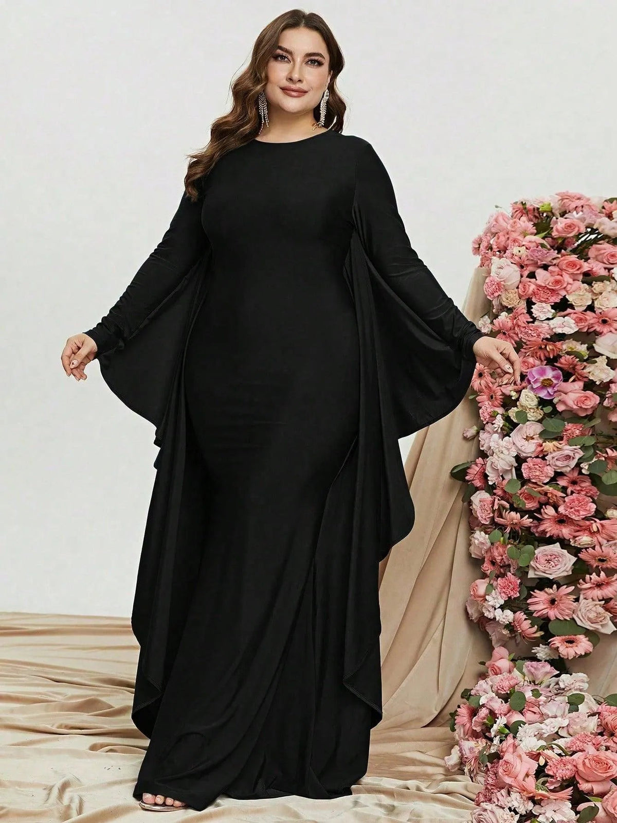 Plus-Size Round Neck Long-Sleeve Bodycon Evening Gown — authorized product image 4