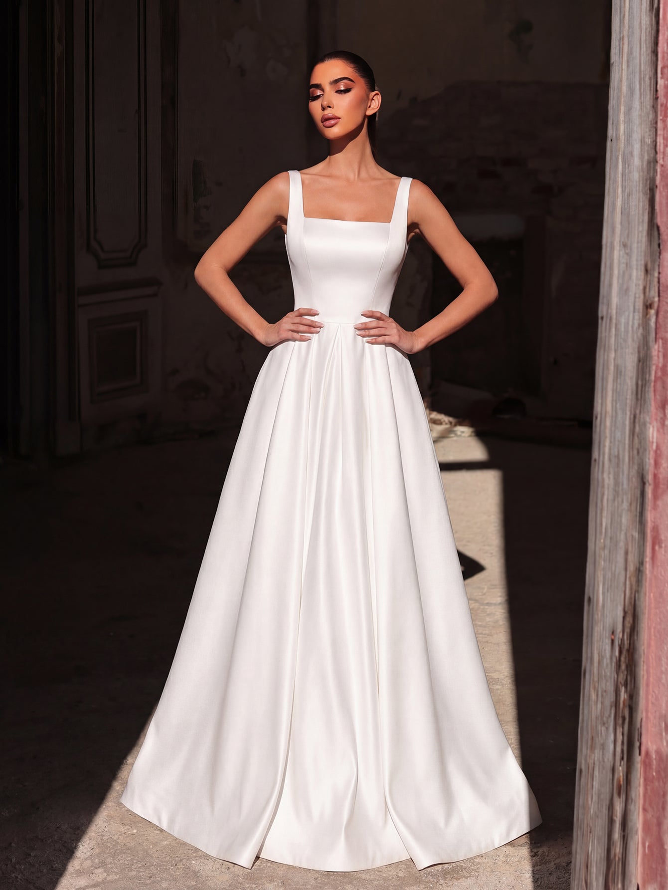 Lace-Up Back Square-Neck A-Line Sleeveless Maxi Evening Gown in White