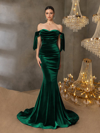 Alternate view of Off-Shoulder Velvet Mermaid Sleeveless Maxi Evening Gown in Dark Gree