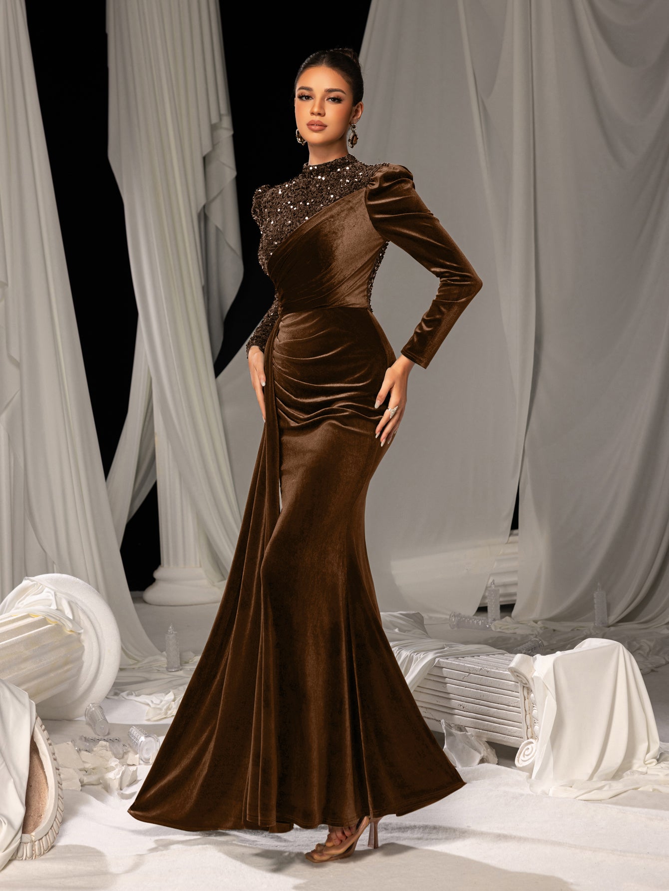 Elegant Velvet Evening Gown with Sequin Detail & Mermaid Silhouette – Luxury Bridal Wear for Weddings or High-End Events, XS-XL