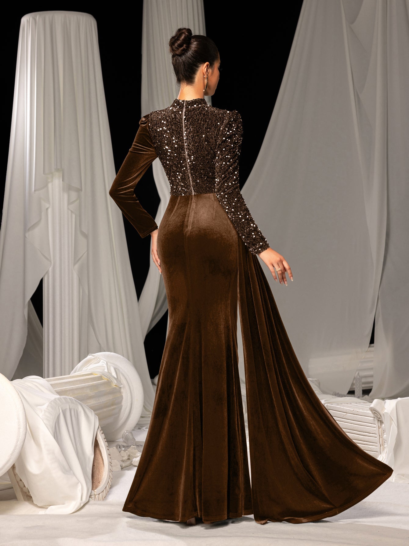 Elegant Velvet Evening Gown with Sequin Detail & Mermaid Silhouette – Luxury Bridal Wear for Weddings or High-End Events, XS-XL