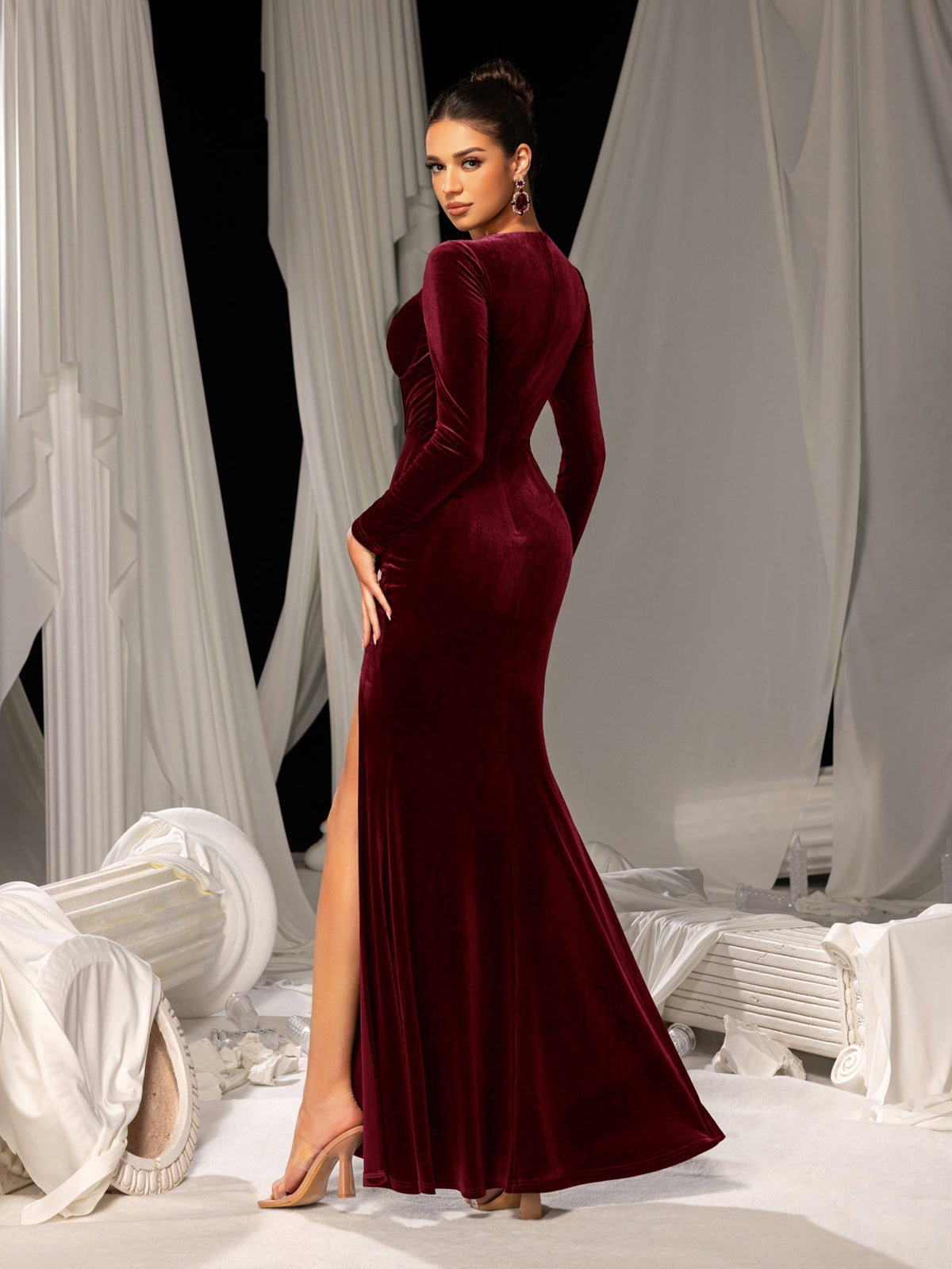 Elegant Velvet Evening Gown – Sweetheart Neckline and Thigh-High Slit, Luxury Dress for Glamorous Evening Wear, XS-XL – view 20