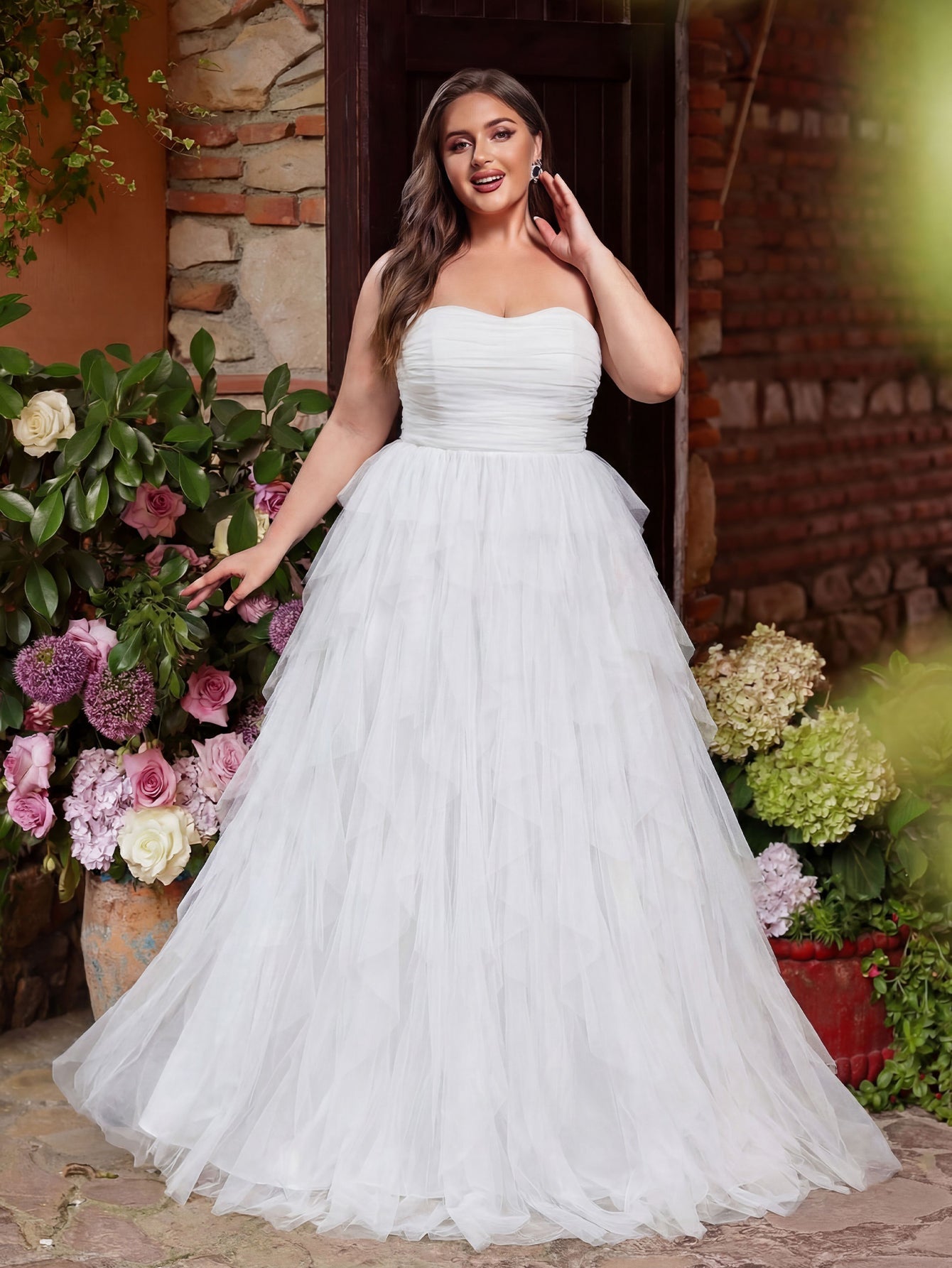 Mesh Overlay Plus-Size Strapless Sleeveless A-Line Wedding Dress in White