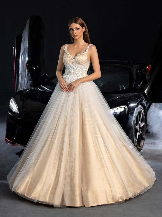 Lace-Up Backless Sleeveless A-Line Appliqué Wedding Dress in White