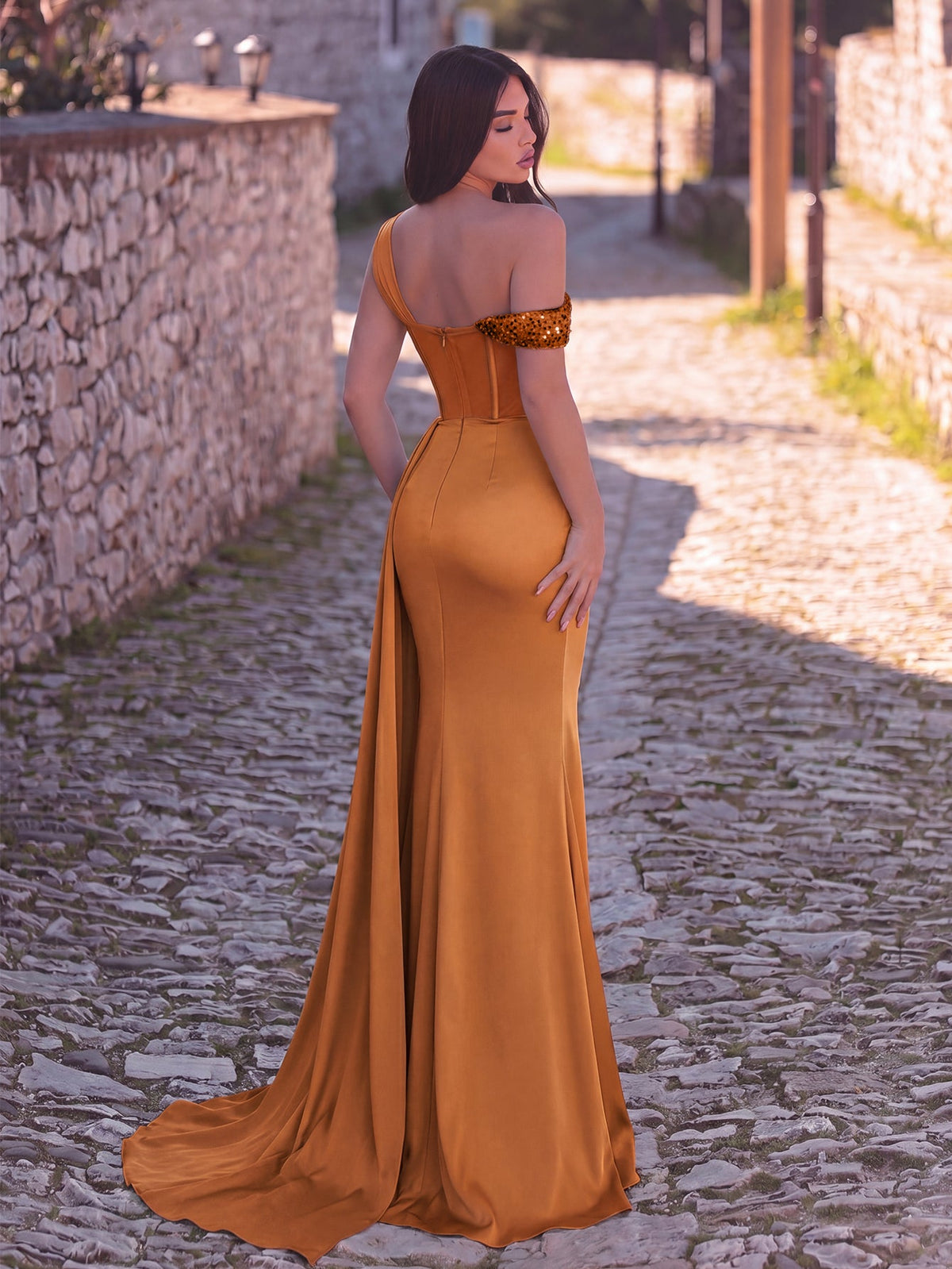 Elegant Asymmetrical Neck Split Mermaid Hem Satin Evening Dress