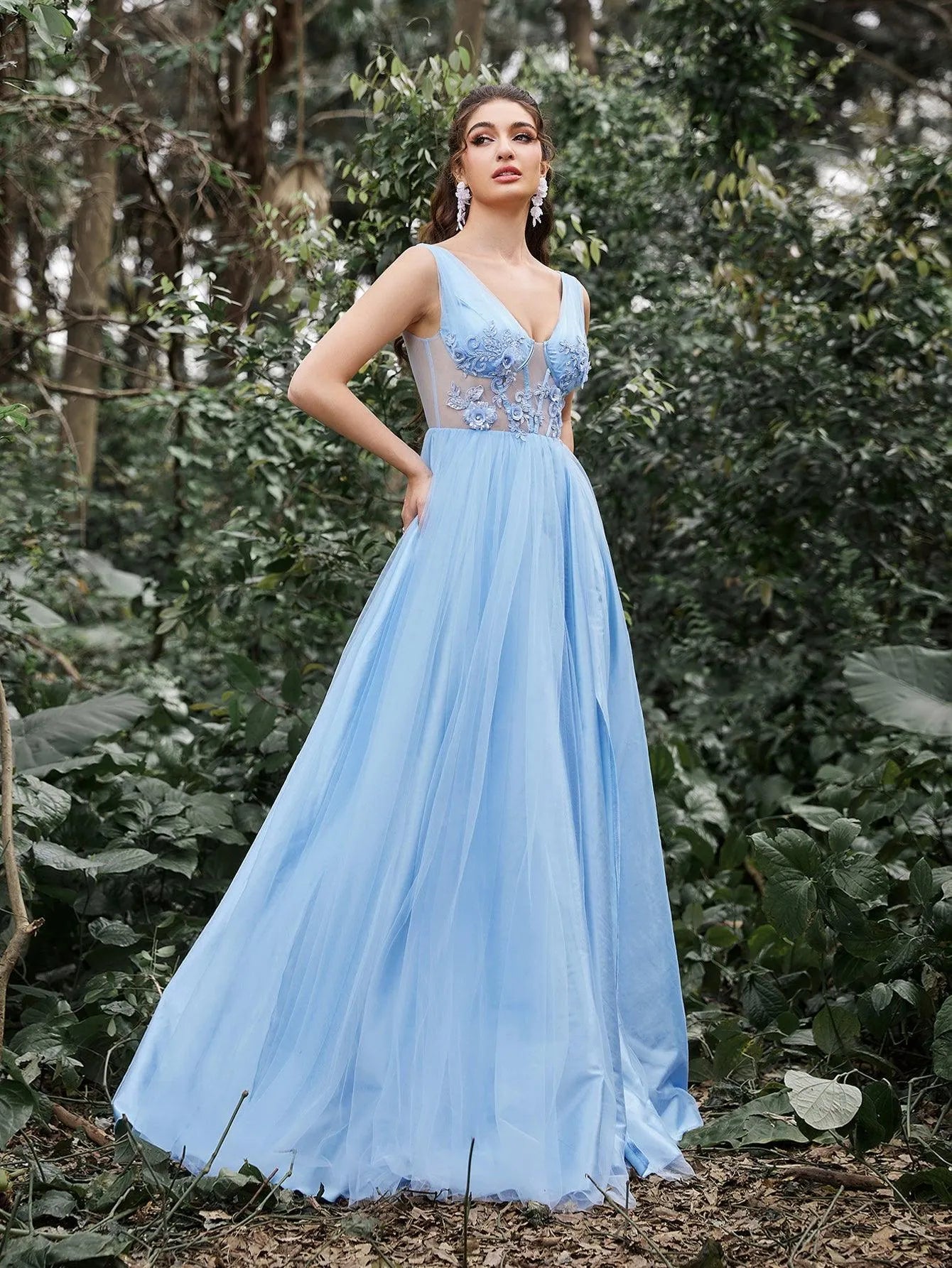 Elegant Plunging Neck Applique Detail Lace-Up Back Tulle Formal Prom Dress Evening Dress