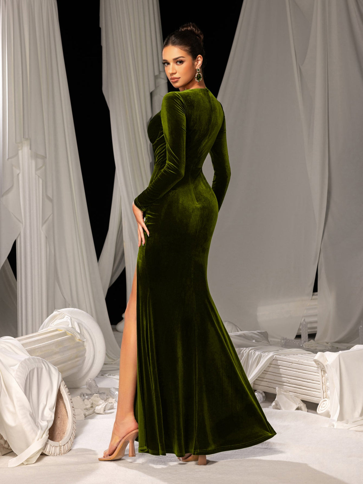 Elegant Velvet Evening Gown – Sweetheart Neckline and Thigh-High Slit, Luxury Dress for Glamorous Evening Wear, XS-XL – view 32