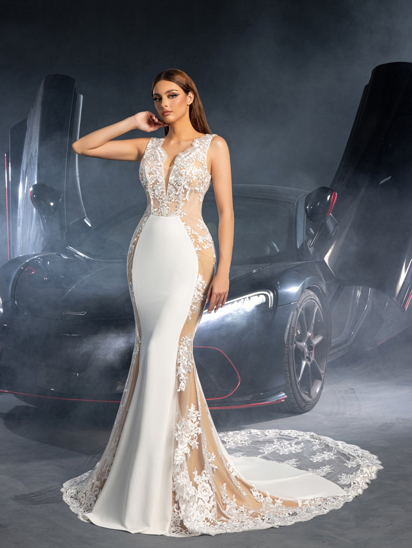 Plunging-Neck Backless Lace V-Neck Sleeveless Wedding Dress in White