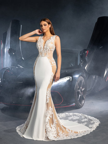 Plunging-Neck Backless Lace V-Neck Sleeveless Wedding Dress in White