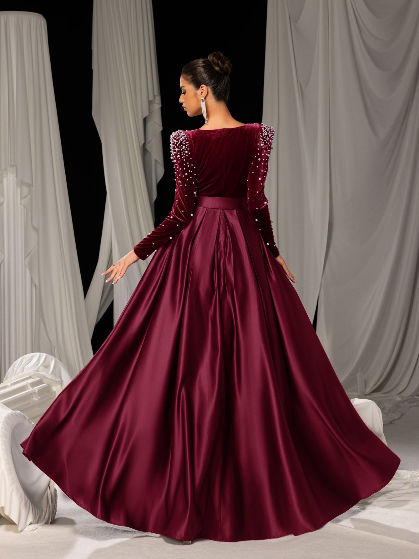 Elegant Evening Gown with Deep V-Neck & Side Slit – Luxurious Satin Gown for Red Carpet, Gala Dinners & High-End Events