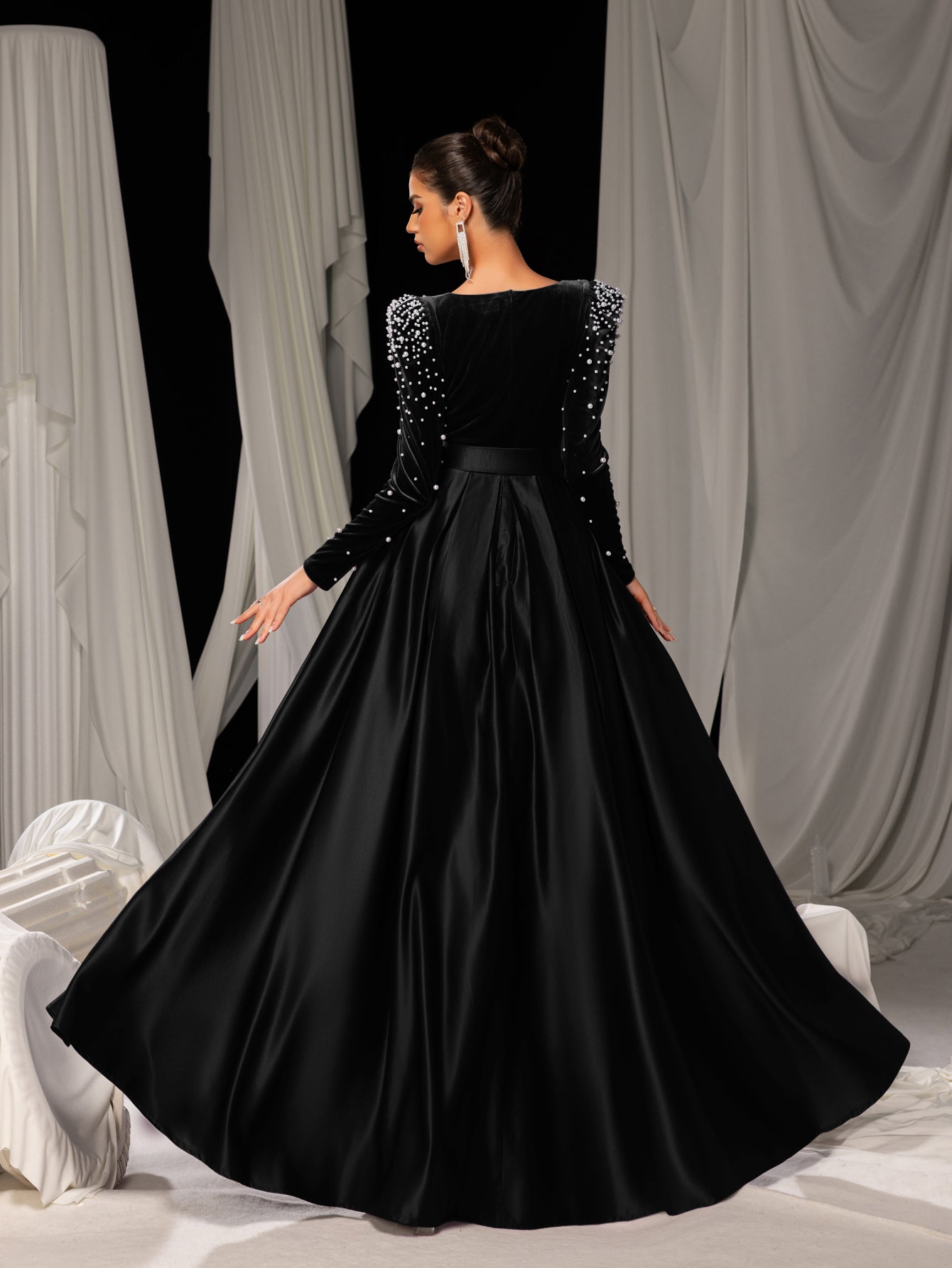 Elegant Evening Gown with Deep V-Neck & Side Slit – Luxurious Satin Gown for Red Carpet, Gala Dinners & High-End Events