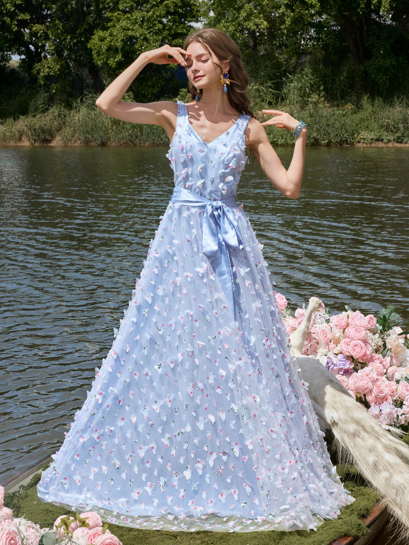 Floral Applique Tulle V-Neck Sleeveless Evening Dress — authorized product image 7