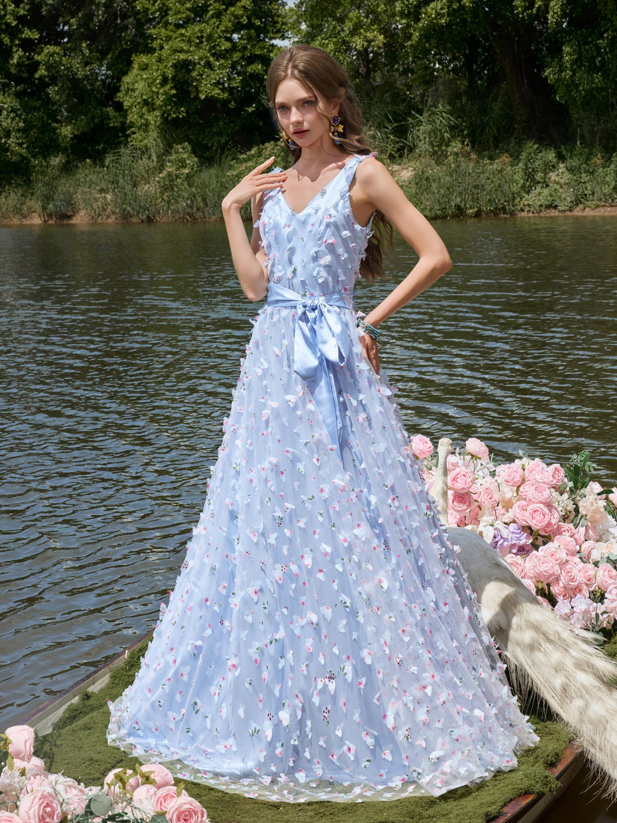 Floral Applique Tulle V-Neck Sleeveless Evening Dress — authorized product image 3