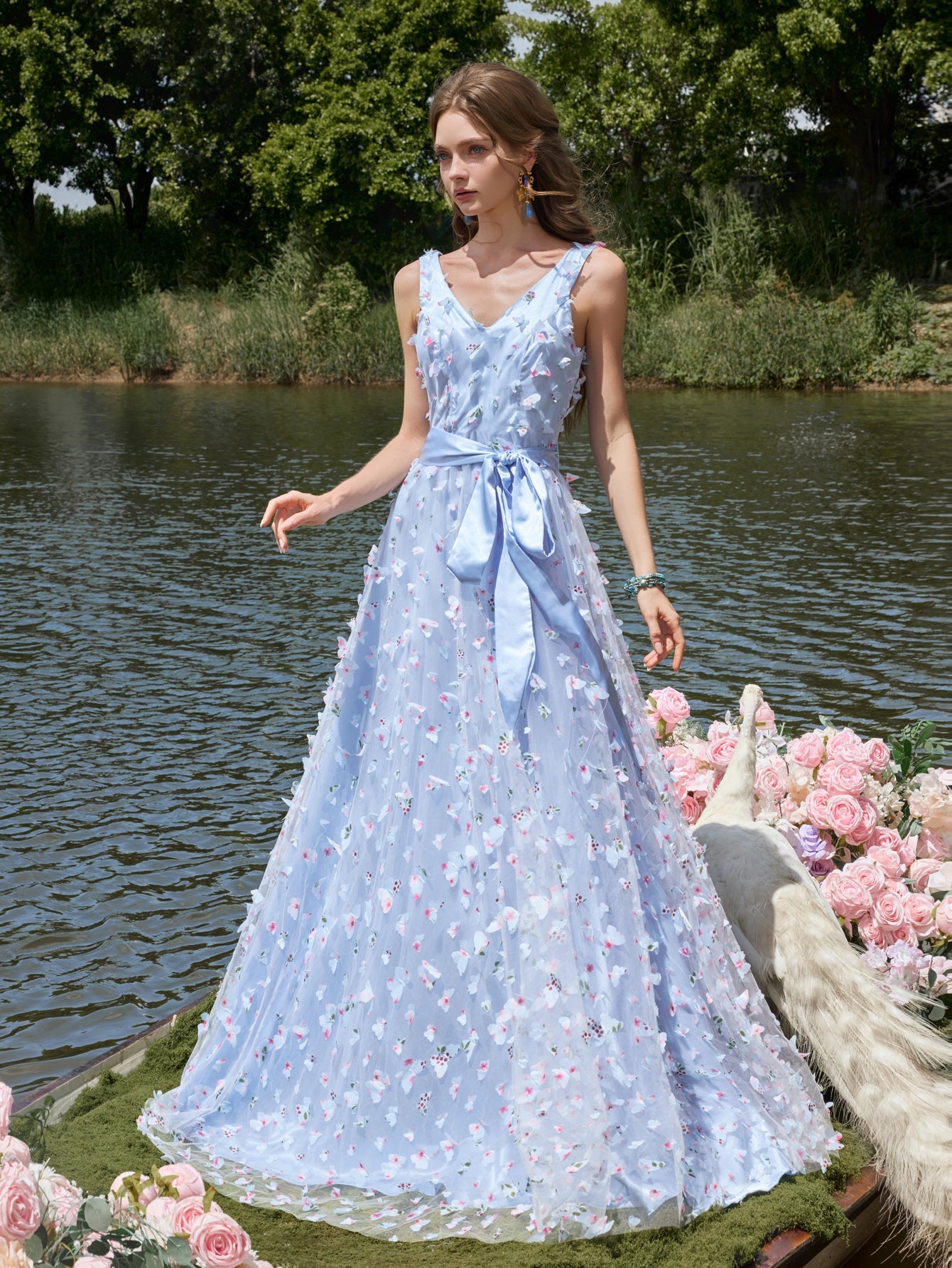 Floral Applique Tulle V-Neck Sleeveless Evening Dress — authorized product image 5