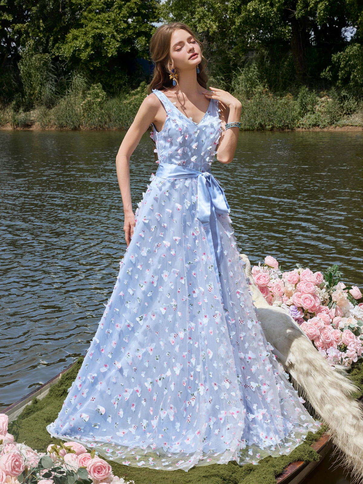 Floral Applique Tulle V-Neck Sleeveless Evening Dress — authorized product image 6
