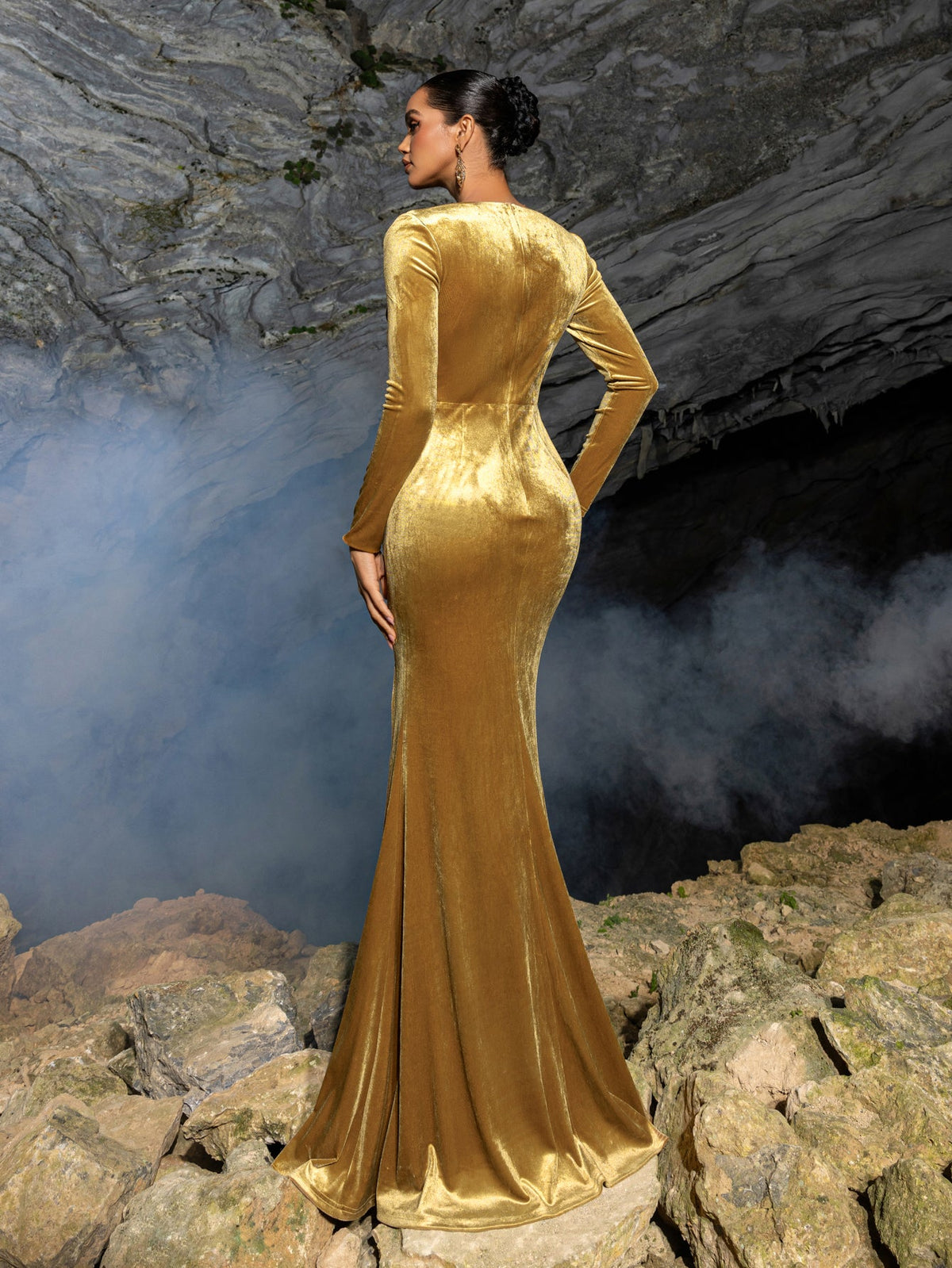 Elegant Velvet Evening Gown – Sweetheart Neckline and Thigh-High Slit, Luxury Dress for Glamorous Evening Wear, XS-XL – view 38