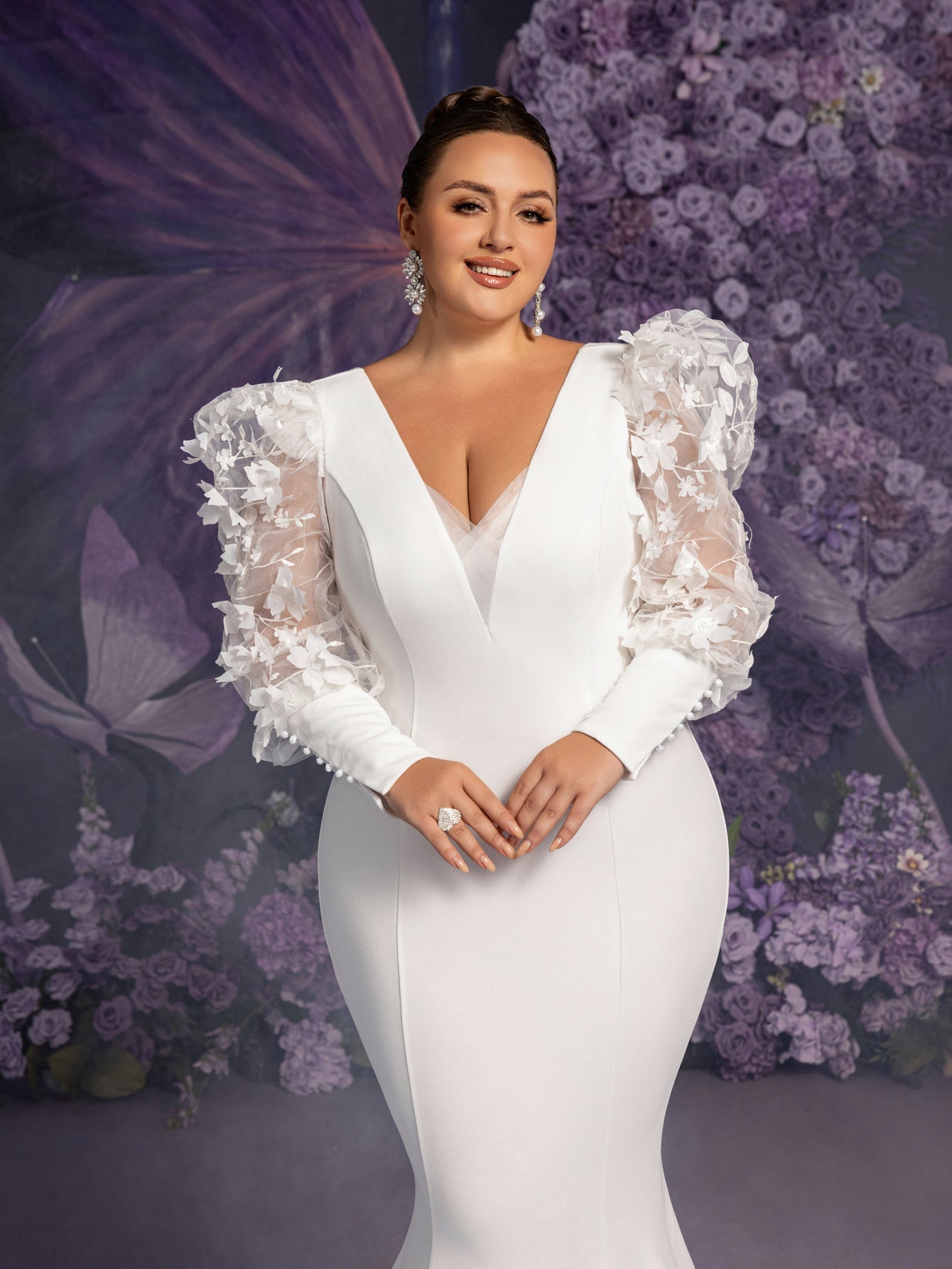 Plus-Size V-Neck Appliqué Long-Sleeve Mermaid Wedding Gown — authorized product image 6