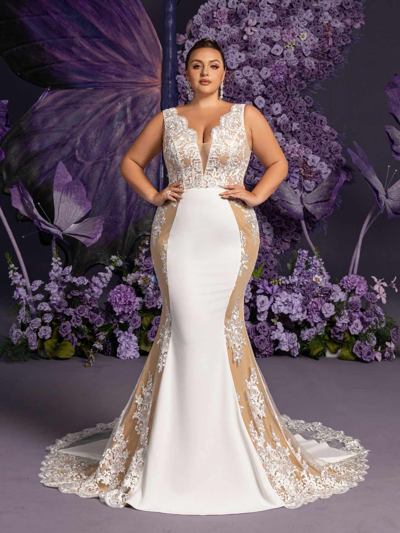 Plus Elegant Backless Contrast Lace Mermaid Hem Maxi Wedding Dress – view 4