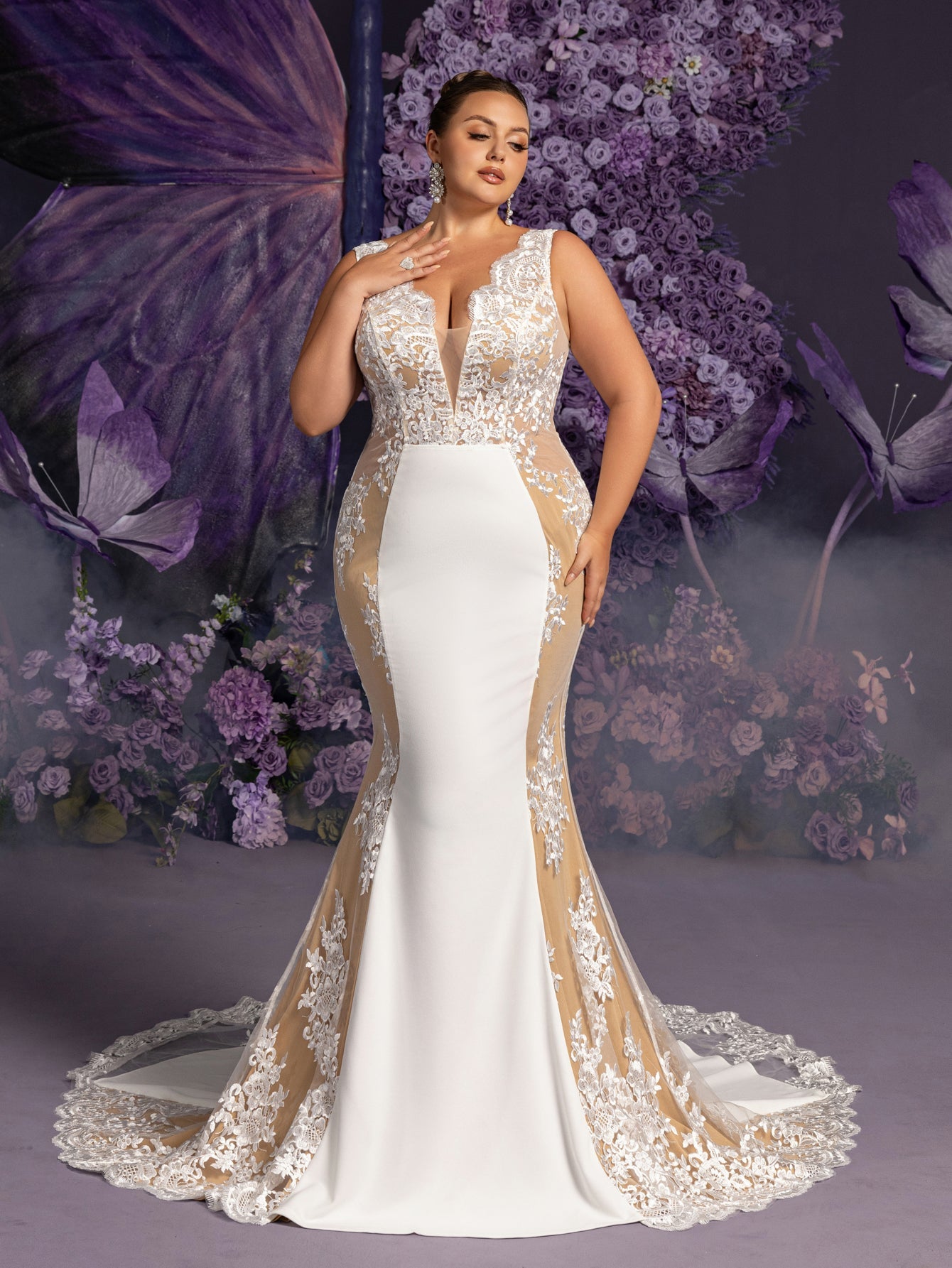 Plus Elegant Backless Contrast Lace Mermaid Hem Maxi Wedding Dress – view 5