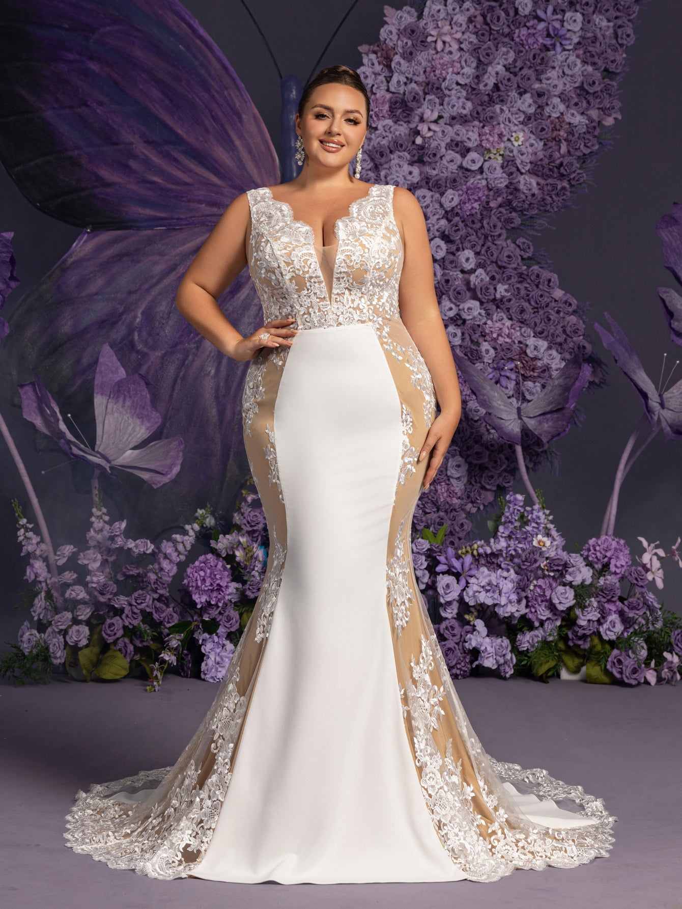 Plus Elegant Backless Contrast Lace Mermaid Hem Maxi Wedding Dress – view 3