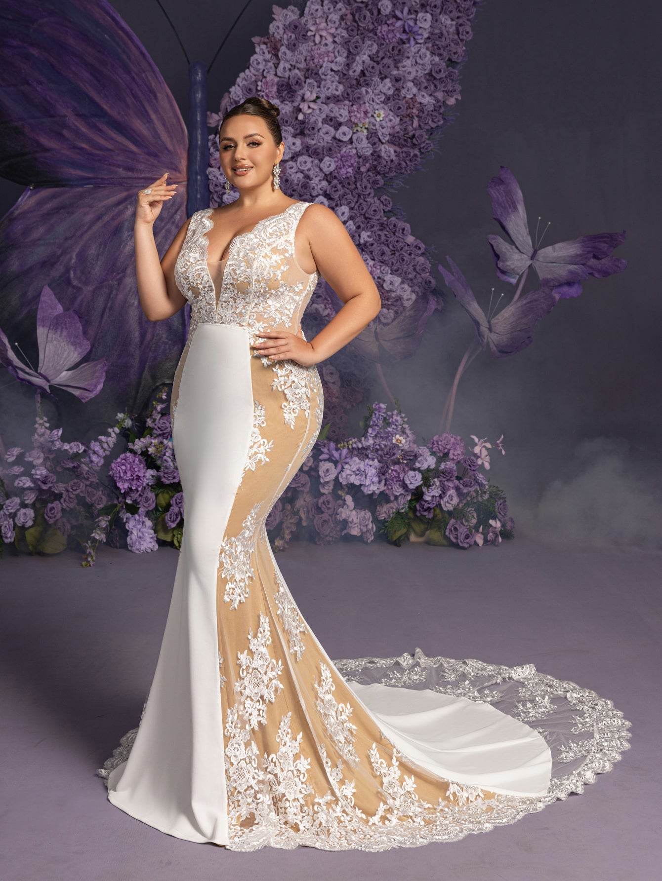 Plus Elegant Backless Contrast Lace Mermaid Hem Maxi Wedding Dress – view 7