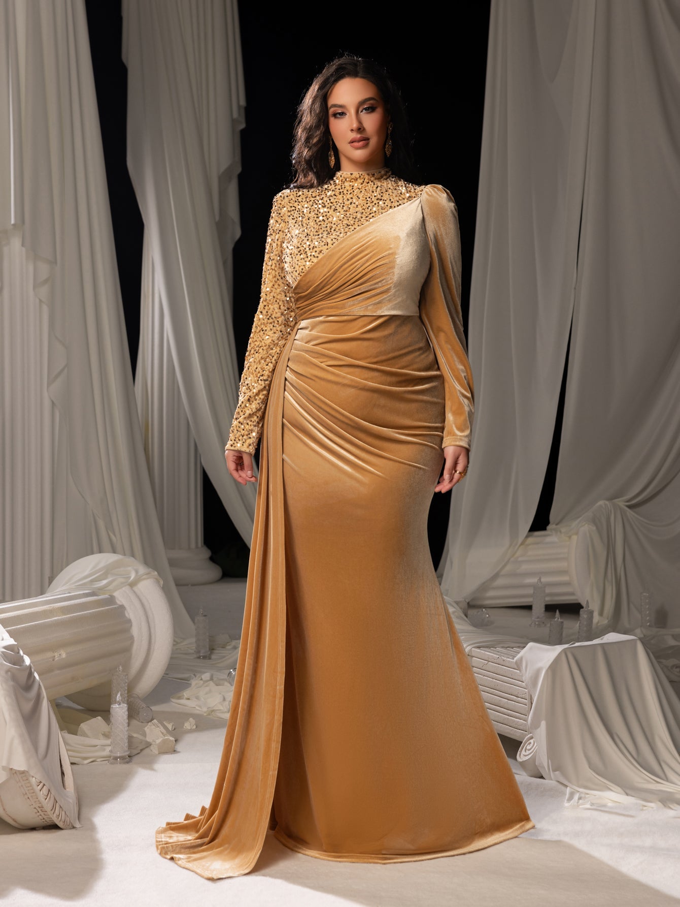 Plus Velvet Evening Gown with Sequin Detail & Mermaid Silhouette – Luxury Bridal Wear for Weddings or High-End Events, 1XL-5XL