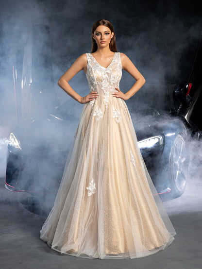 Gorgeous Applique Detail Plunging Neck Lace Overlay Tulle Wedding Dress – view 3