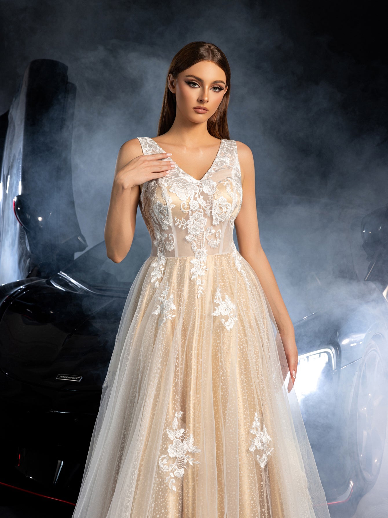 Gorgeous Applique Detail Plunging Neck Lace Overlay Tulle Wedding Dress – view 8