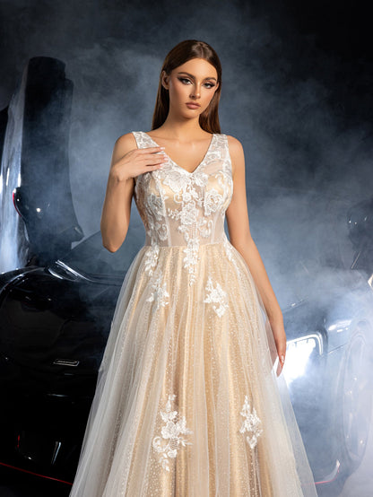 Gorgeous Applique Detail Plunging Neck Lace Overlay Tulle Wedding Dress – view 8
