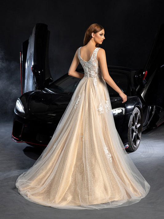 Gorgeous Applique Detail Plunging Neck Lace Overlay Tulle Wedding Dress – view 2