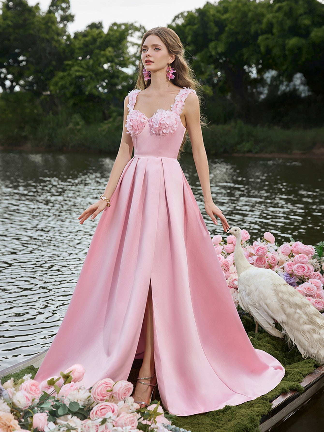 Elegant Applique Detail Sweetheart Neck Split Thigh Satin Prom Dress