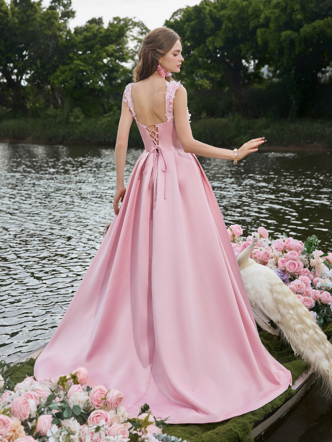Elegant Applique Detail Sweetheart Neck Split Thigh Satin Prom Dress