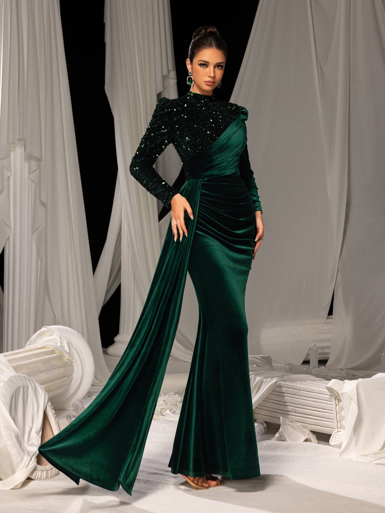Elegant Velvet Evening Gown with Sequin Detail & Mermaid Silhouette – Luxury Bridal Wear for Weddings or High-End Events, XS-XL