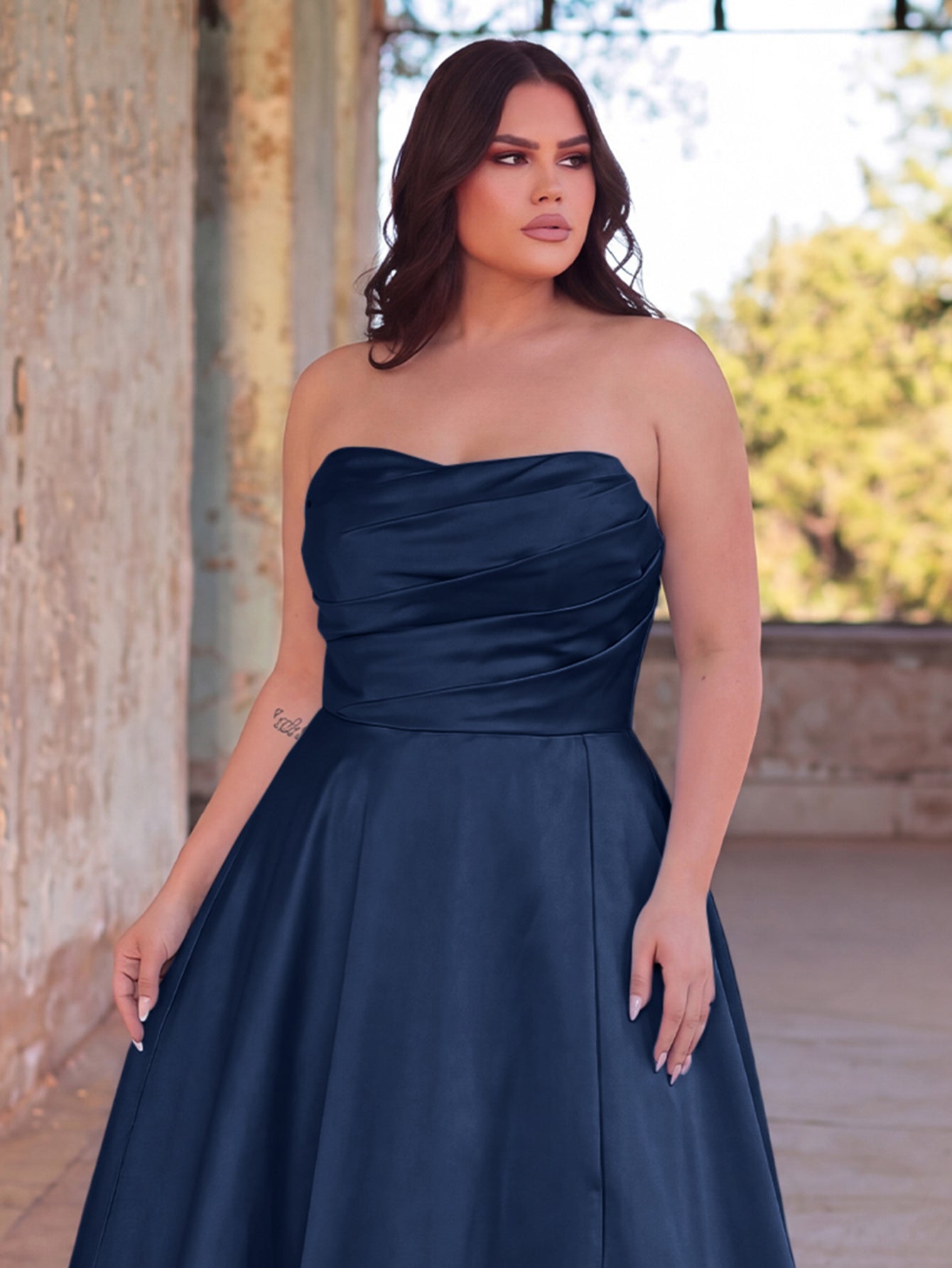 Plus Elegant Strapless Satin Maxi Dress with High Front Slit, Open Back Lace-Up Corset, Flowy A-Line Skirt for Galas, Weddings, Prom – view 7