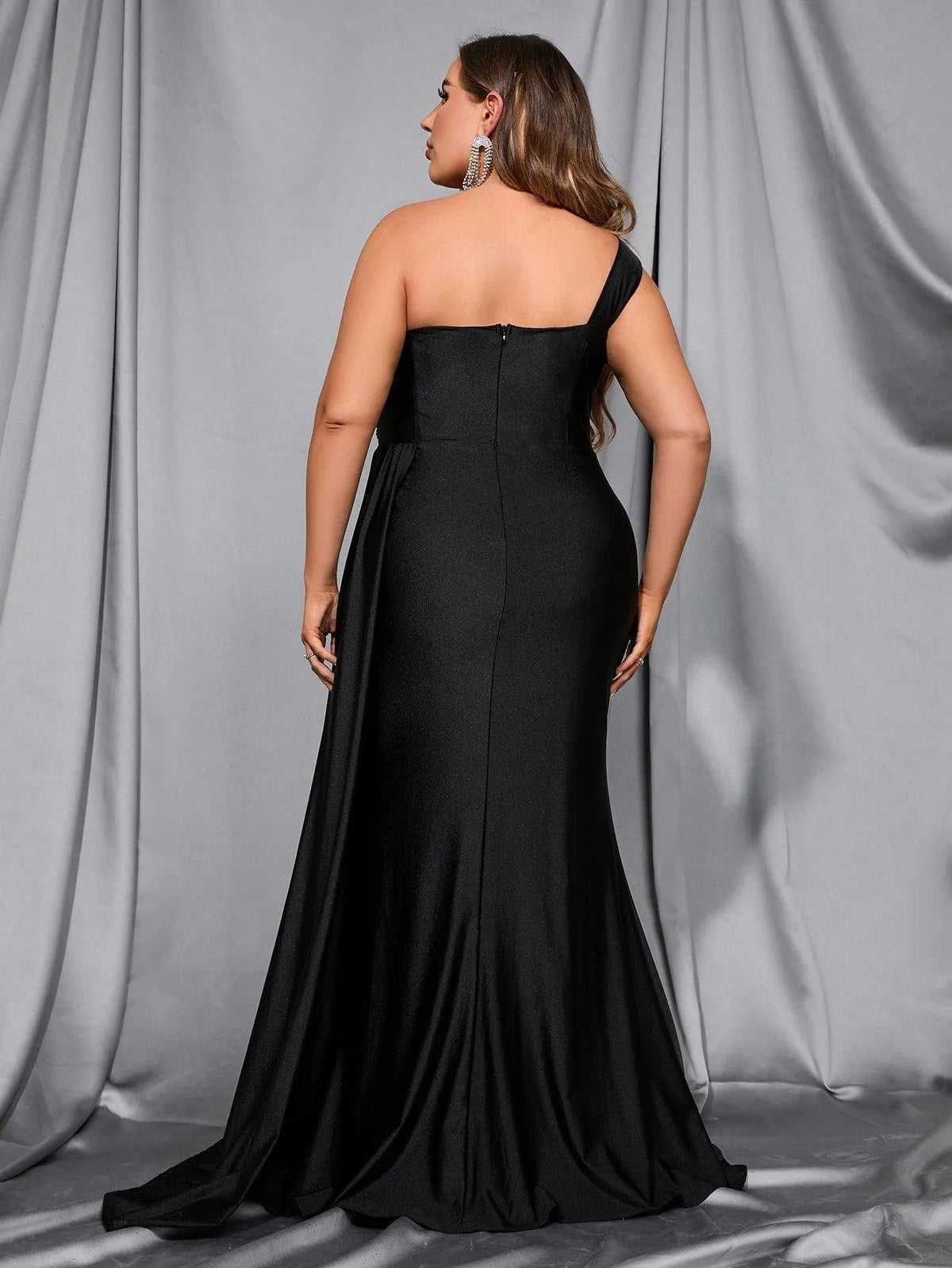 Plus-Size One-Shoulder Evening Gown with High Slit in Black, authorized product view 7