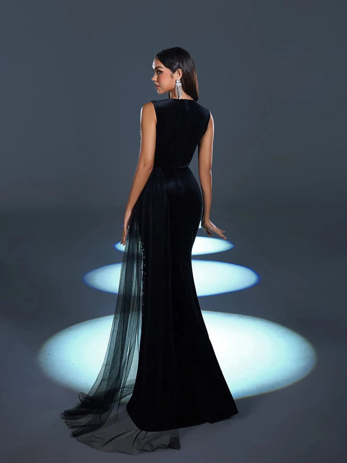 V-Neck Velvet Sleeveless Mermaid Evening Gown in Black, authorized product view 2