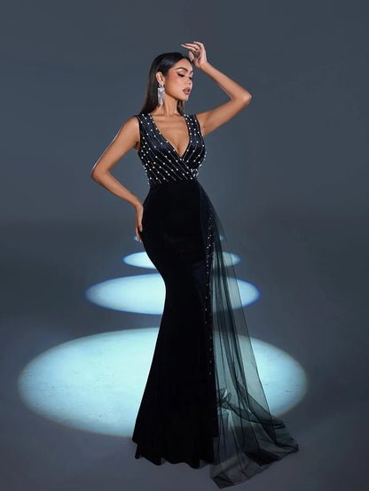 V-Neck Velvet Sleeveless Mermaid Evening Gown in Black, authorized product view 5